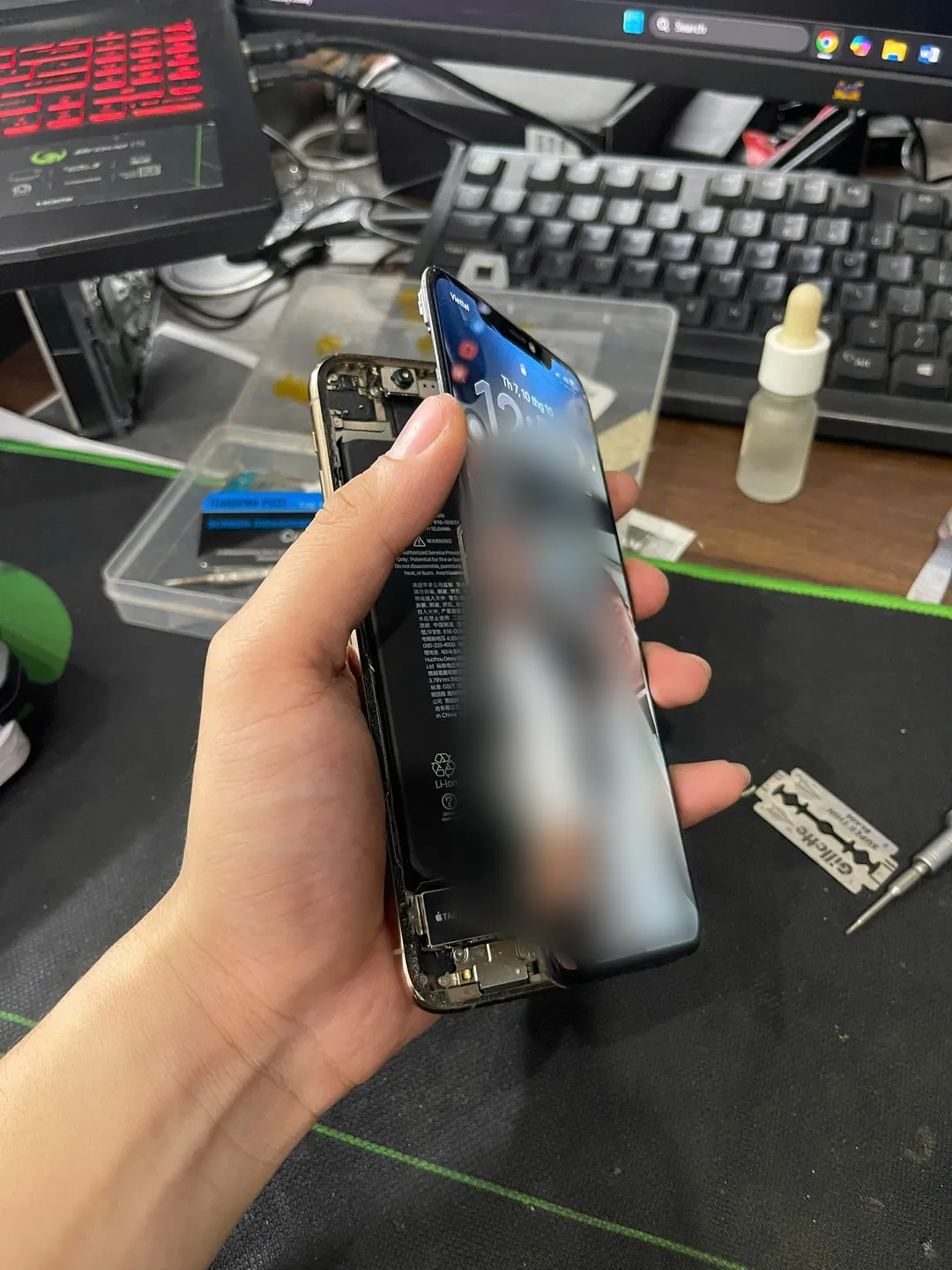 iPhone 11 Pro Max sau khi thay màn hình mới, màn sáng bình thường
