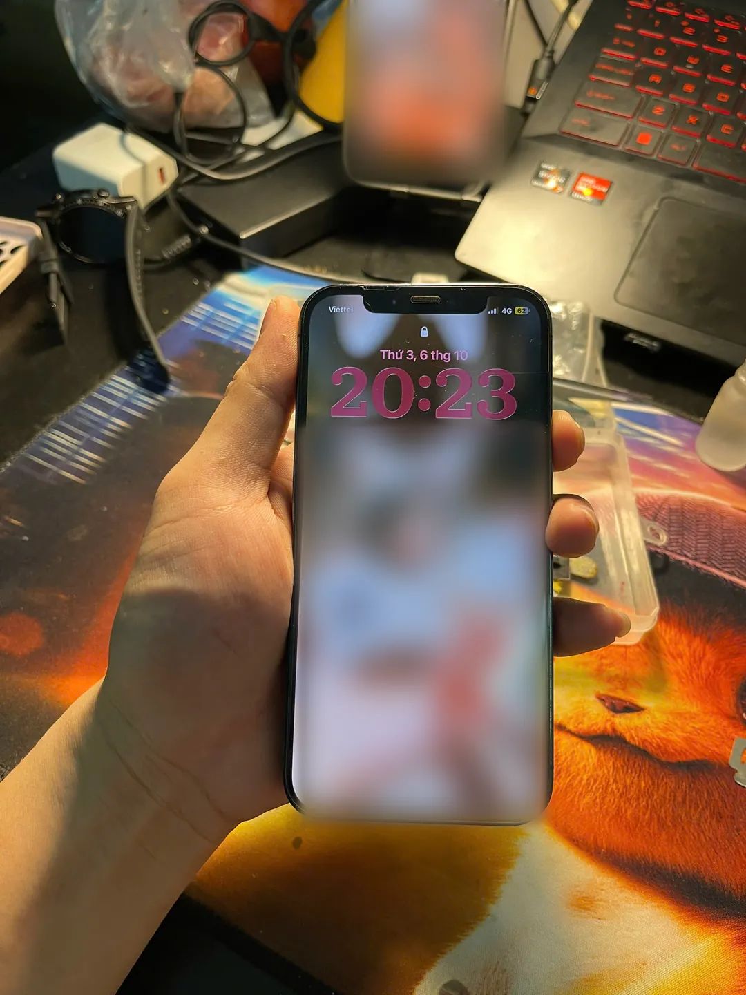 iPhone 12 sau khi thay màn hình, màn khoá hiển thị bình thường