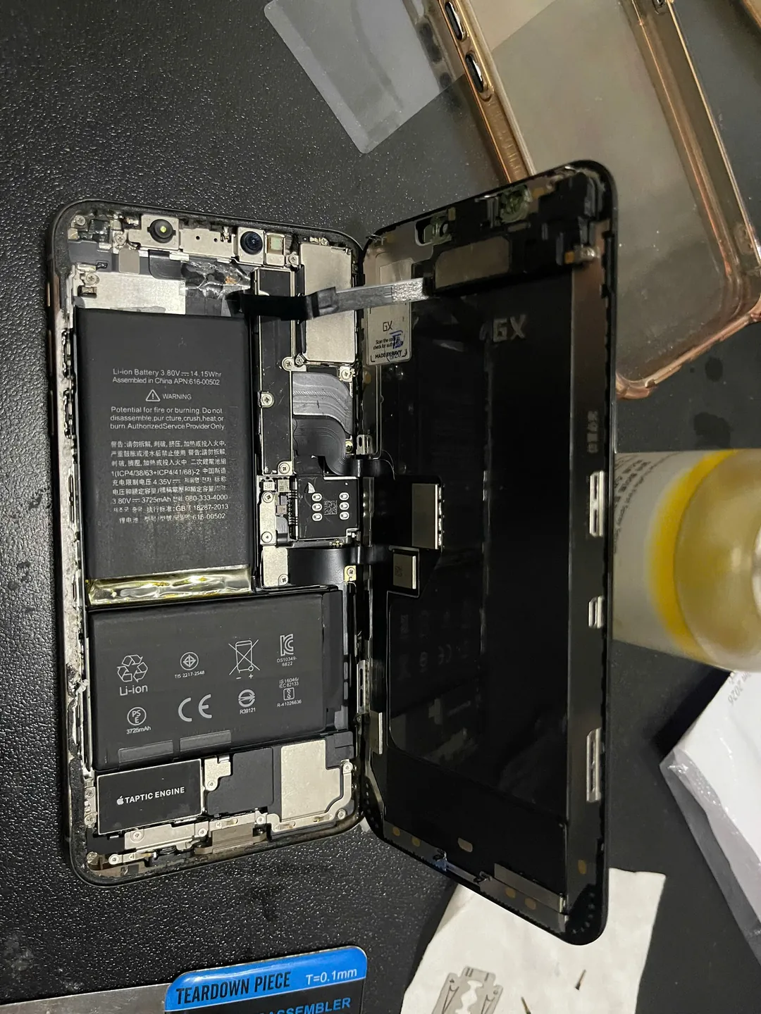 Pin cũ 3725mAh không chính hãng trong iPhone XS Max và màn GX