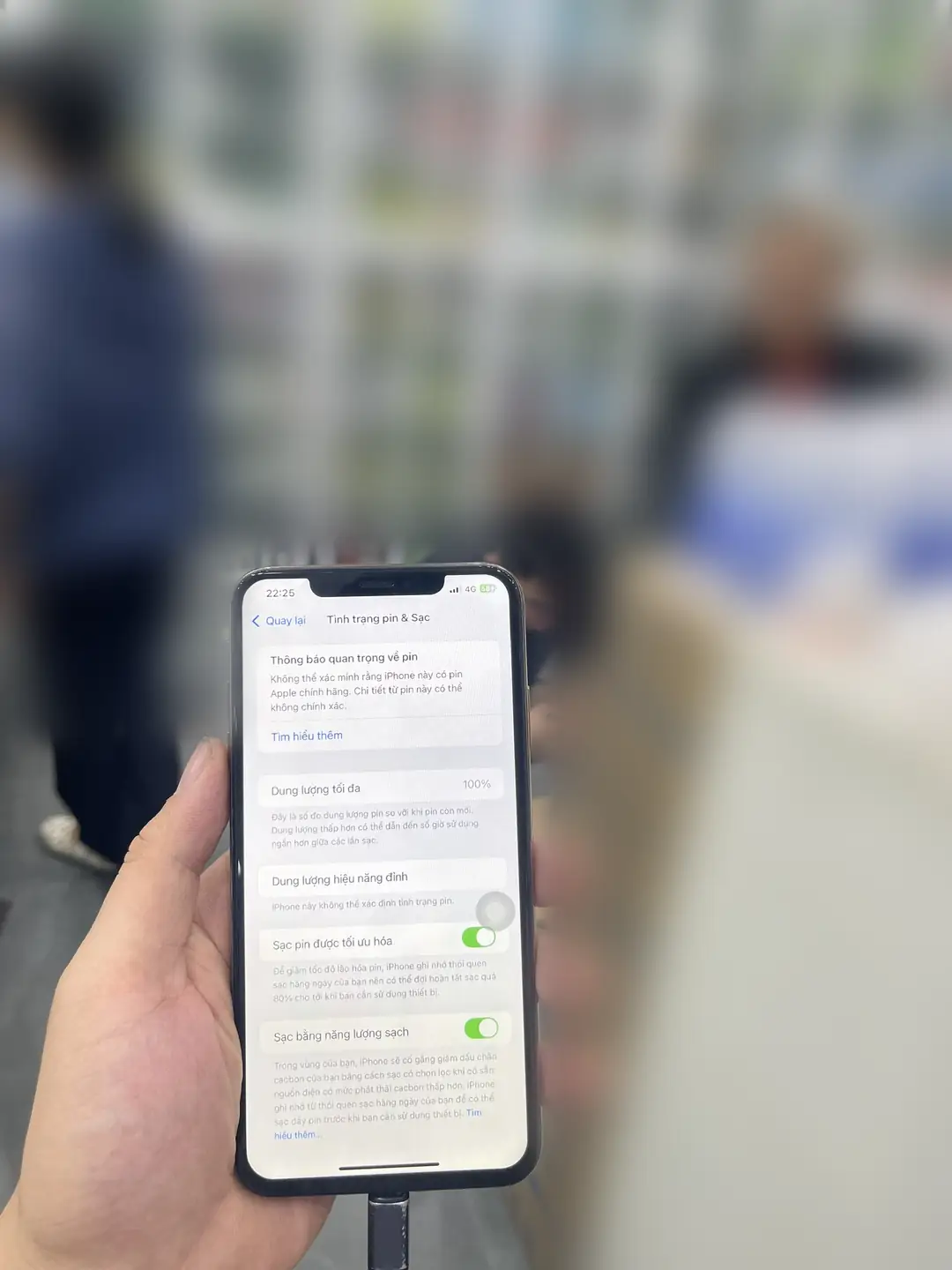 Mục Tình trạng pin và Sạc trong Cài đặt iPhone